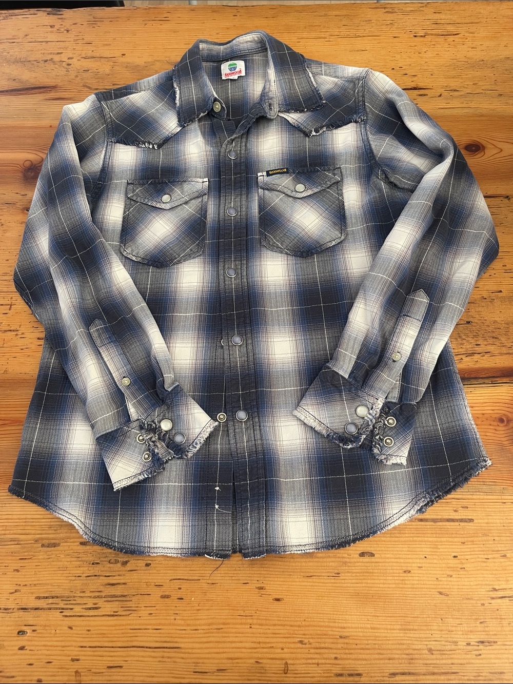 Texwood Apple woman’s pearl snap western wear button down shirt.